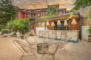 Superior Apartment, 1 Bedroom, Kitchenette, Annex Building | 1 bedroom, premium bedding, soundproofing, WiFi