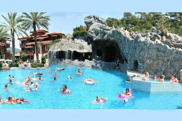 Seasonal outdoor pool, open 8:00 AM to 6:00 PM, pool umbrellas
