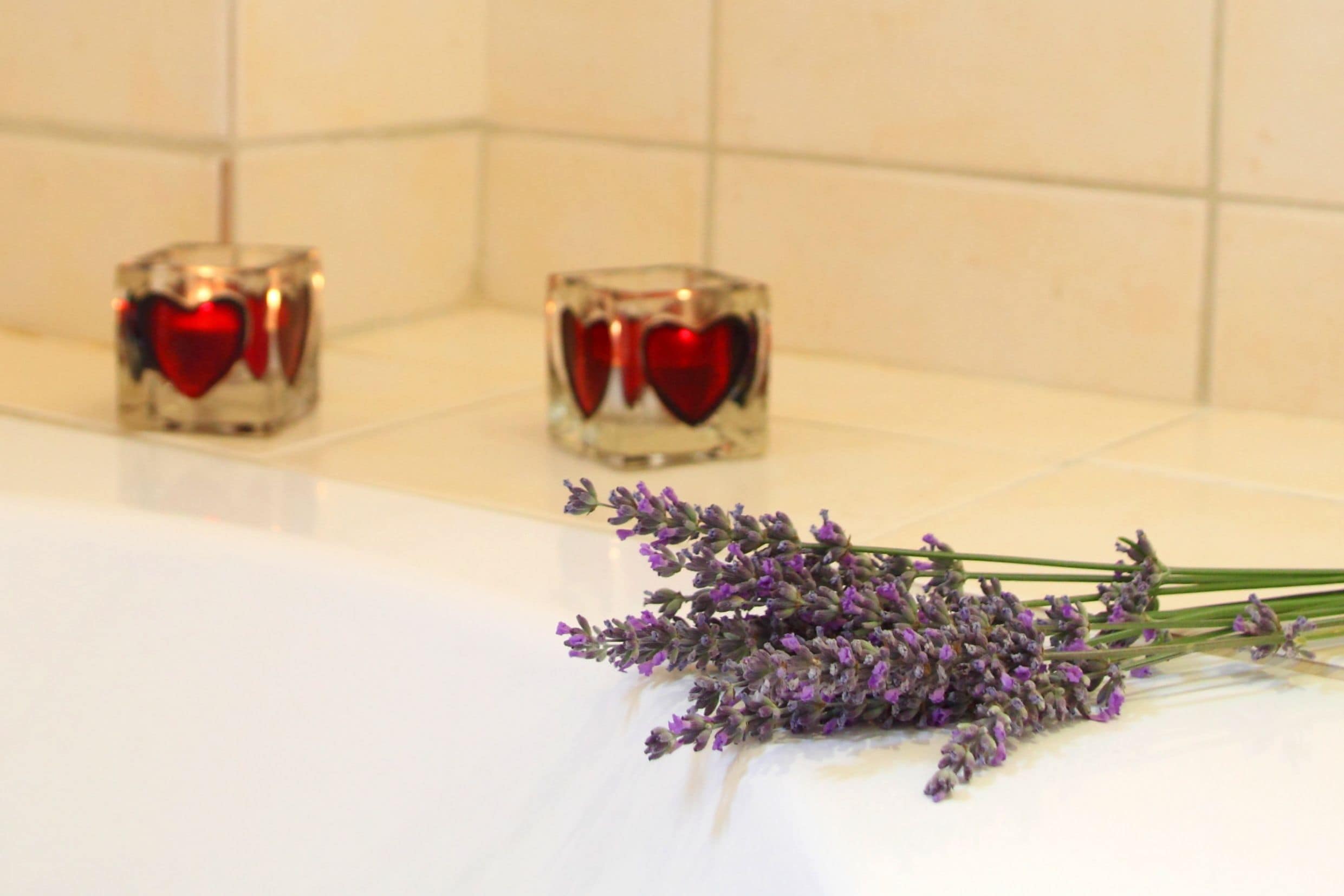 Articles de toilette gratuits, sèche-cheveux, peignoirs, chaussons