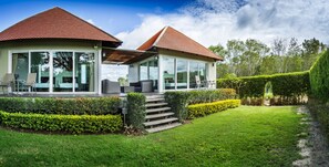 Villa for 4 Persons | Zimmersafe, Schreibtisch, Zustellbetten, kostenloses WLAN