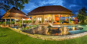 Poolbar
