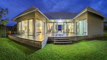 2 Bedroom Executive Villa | In-room safe, desk, rollaway beds, free WiFi