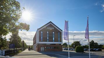 Vista frontal de la propiedad