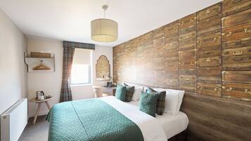 Habitación doble superior | Ropa de cama de alta calidad y decoración personalizada