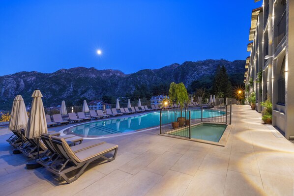 Front of property - evening/night