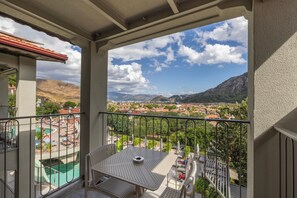 Appartement Supérieur, 1 chambre, coin cuisine, vue piscine | Vue depuis le balcon