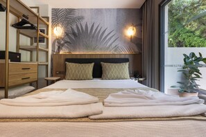 Superior Apartment, 1 Bedroom, Jetted Tub, Garden View