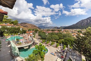 Superior Apartment, 1 Bedroom, Kitchenette, Pool View | 1 bedroom, premium bedding, in-room safe, desk - Club Aquarium (Marmaris)