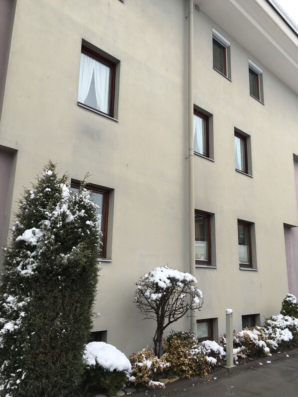 المنطقة المحيطة بالمنشأة