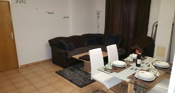 Departamento, 1 habitación | Sala de estar | Televisión LED y chimenea 
