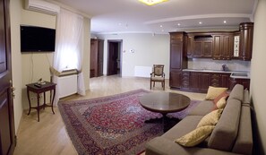 Junior Suite | Living area | Flat-screen TV - British Club Lviv (Lviv)
