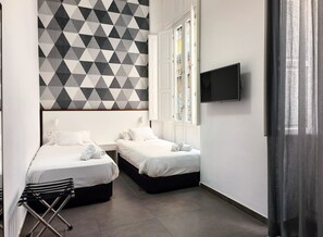 Apartament, 1 dormitori, planta baixa | 3 dormitoris, caixa forta a l'habitació i mobiliari individual