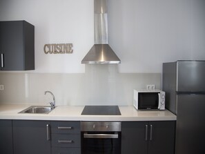 Apartment, 1 Bedroom, Balcony | Private kitchen | Full-size fridge, microwave, oven, stovetop - Flats Friends Soho Suites (Valencia)