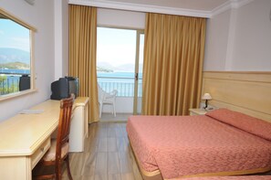 Chambre Standard Double ou avec lits jumeaux, vue mer | Coffres-forts dans les chambres, lits bébé (gratuits), Wi-Fi gratuit