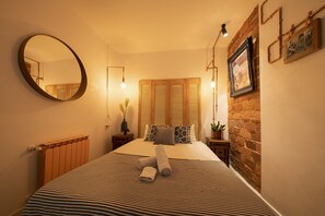 Double Room, 1 Double Bed, Shared Bathroom | Individually decorated, individually furnished, free WiFi, bed sheets - Off Beat Self-Check-in - Sleep Conscious (San Sebastián)
