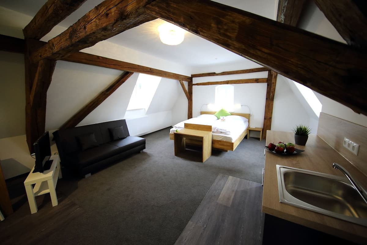 Chalet Confort | Escritorio, tabla de planchar con plancha y cunas gratuitas
