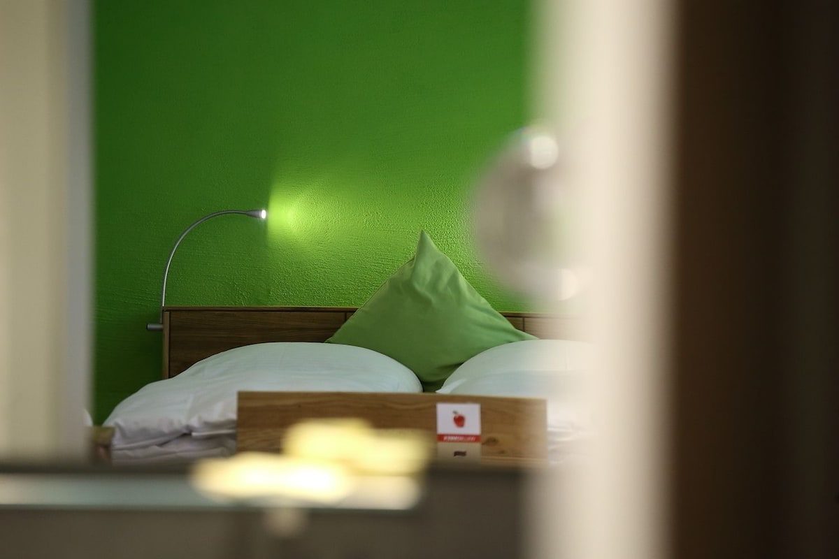 Habitación doble clásica | Escritorio, tabla de planchar con plancha y cunas gratuitas