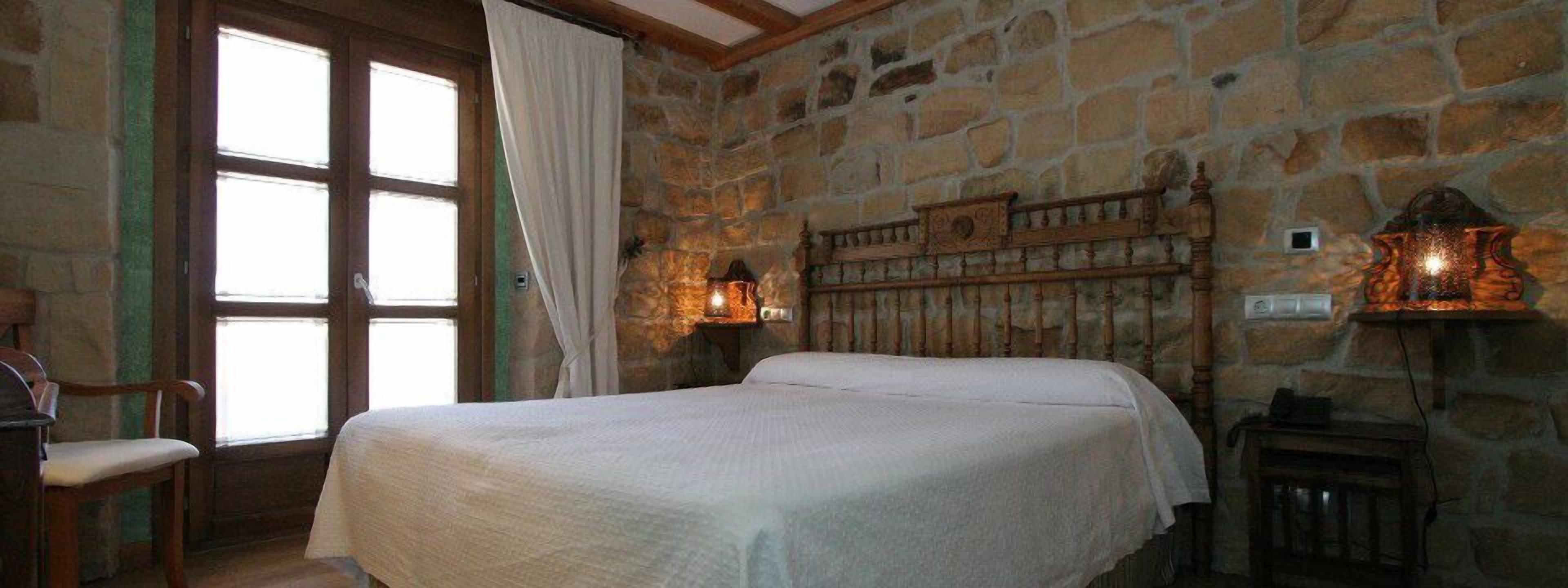 Bộ đồ giường cao cấp, két bảo mật tại phòng, trang trí khác biệt 