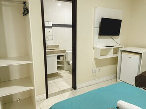 Standard Quadruple Room | Minibar, blackout drapes, free WiFi, bed sheets