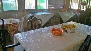 Breakfast area - Pousada Vargem Grande (Rio de Janeiro)