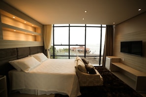 Minibar, in-room safe, desk, blackout curtains - Hotel London Santarem (Santarém)