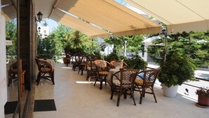 Porch - Thomas Hotel (Kos)