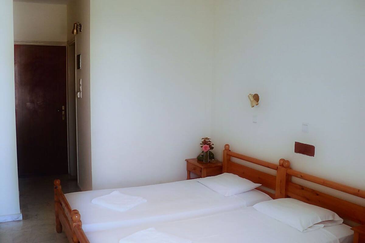Free cots/infant beds, free WiFi