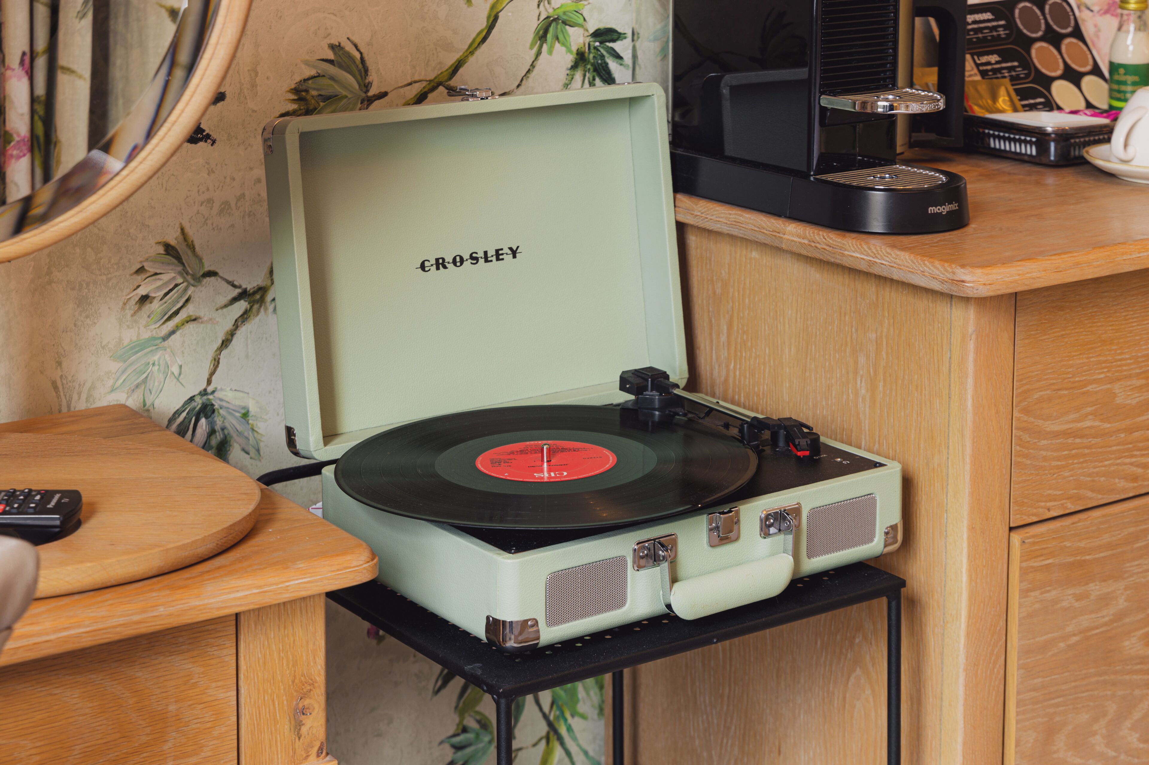 guest room | room amenity