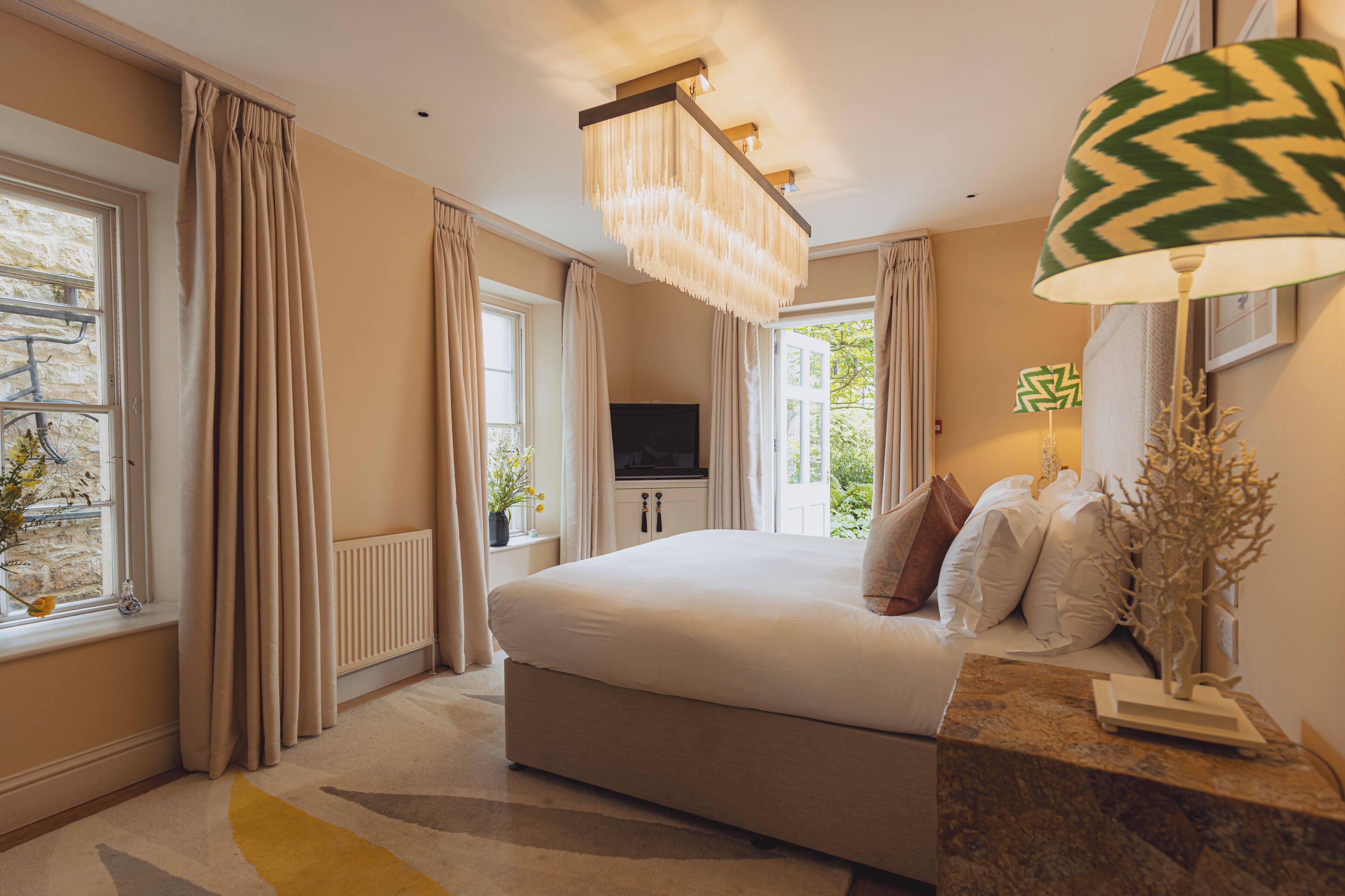 suite (hideout) | egyptian cotton sheets, individually decorated, individually furnished