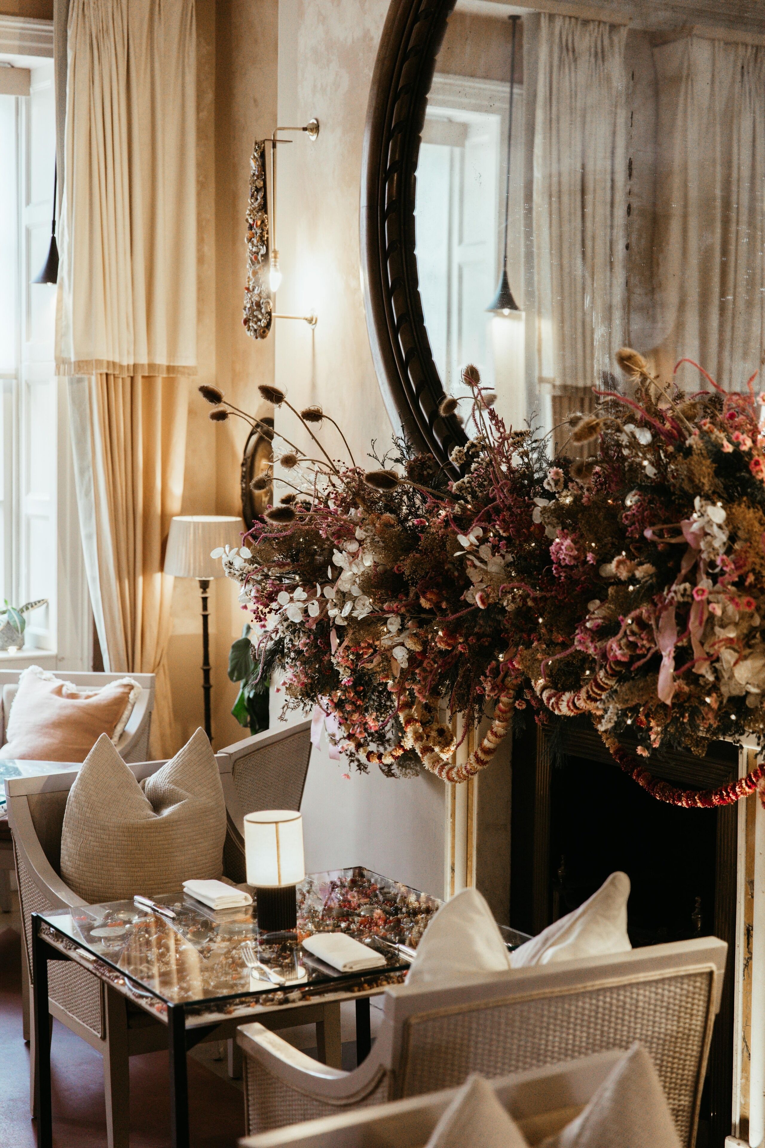 serves breakfast and lunch