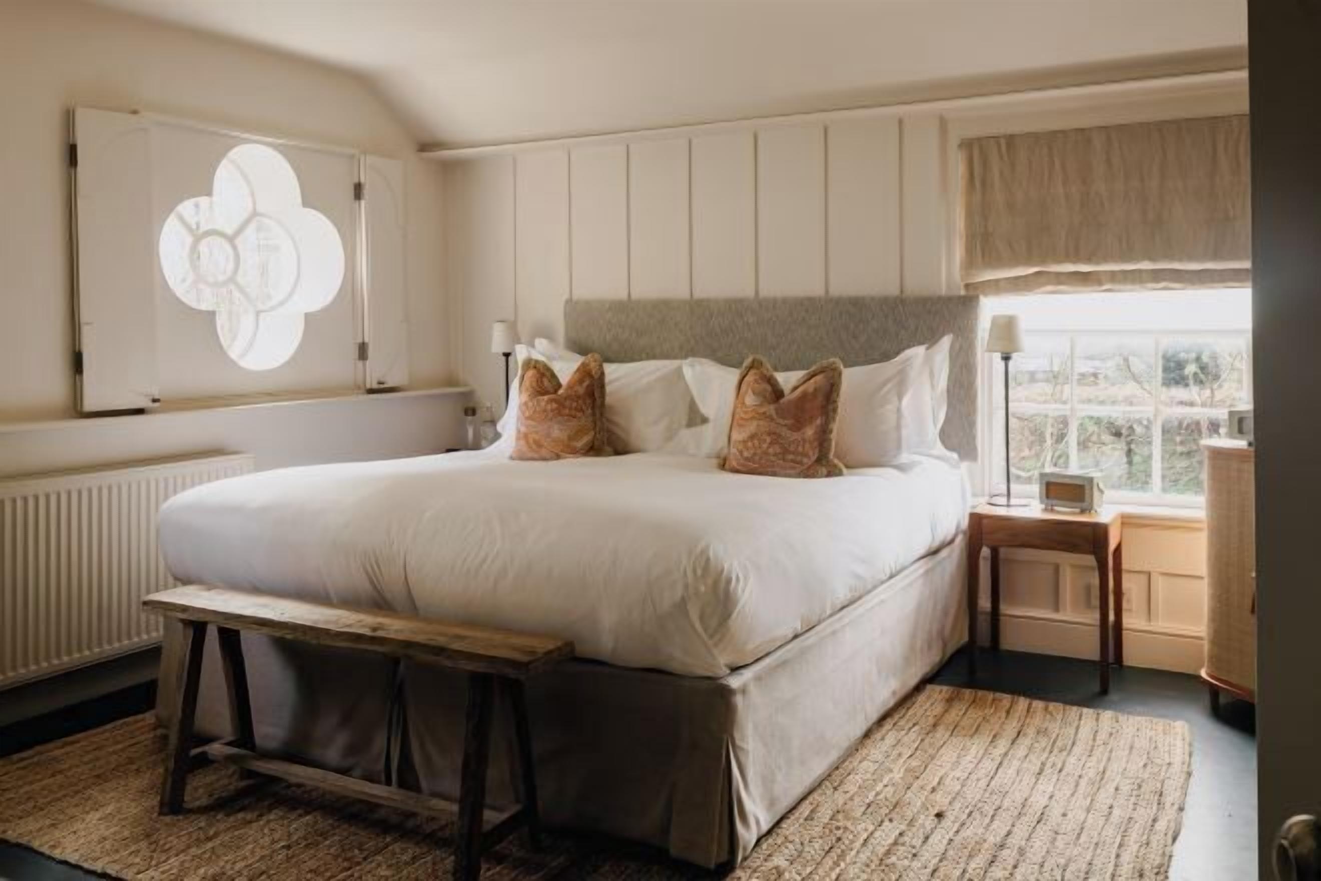 Egyptian cotton sheets, individually decorated, individually furnished