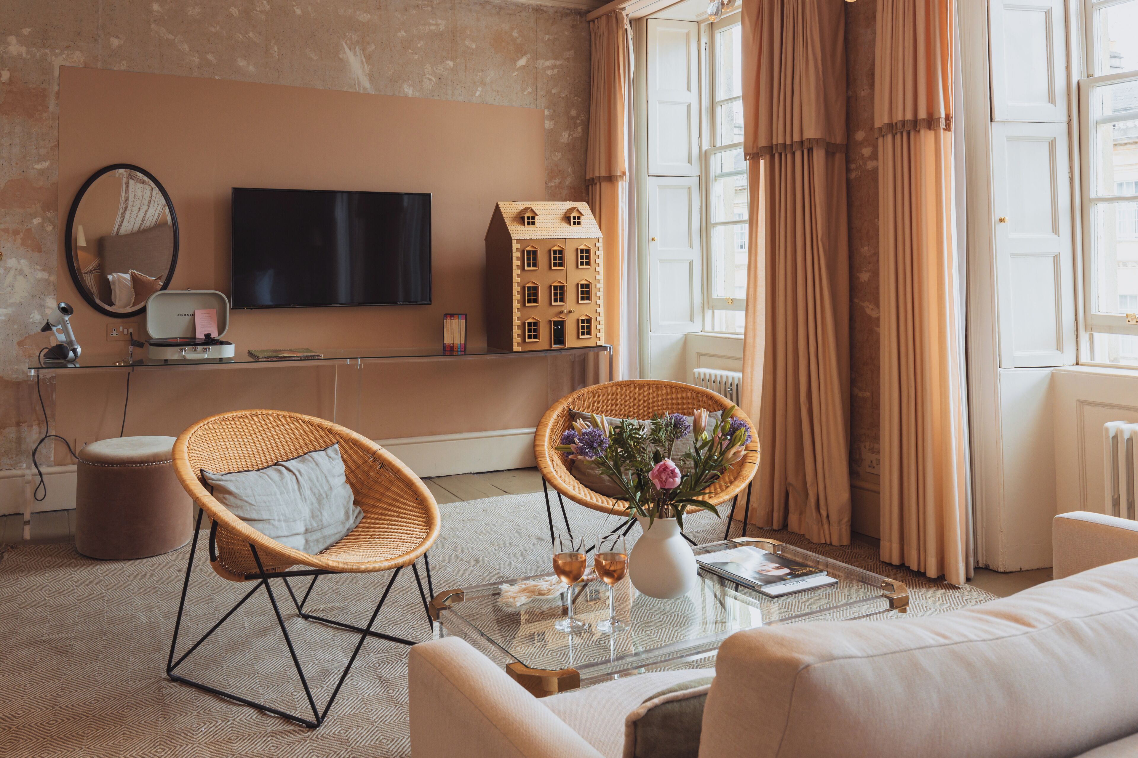 pulteney room | living area | 32-inch led tv with satellite channels, tv