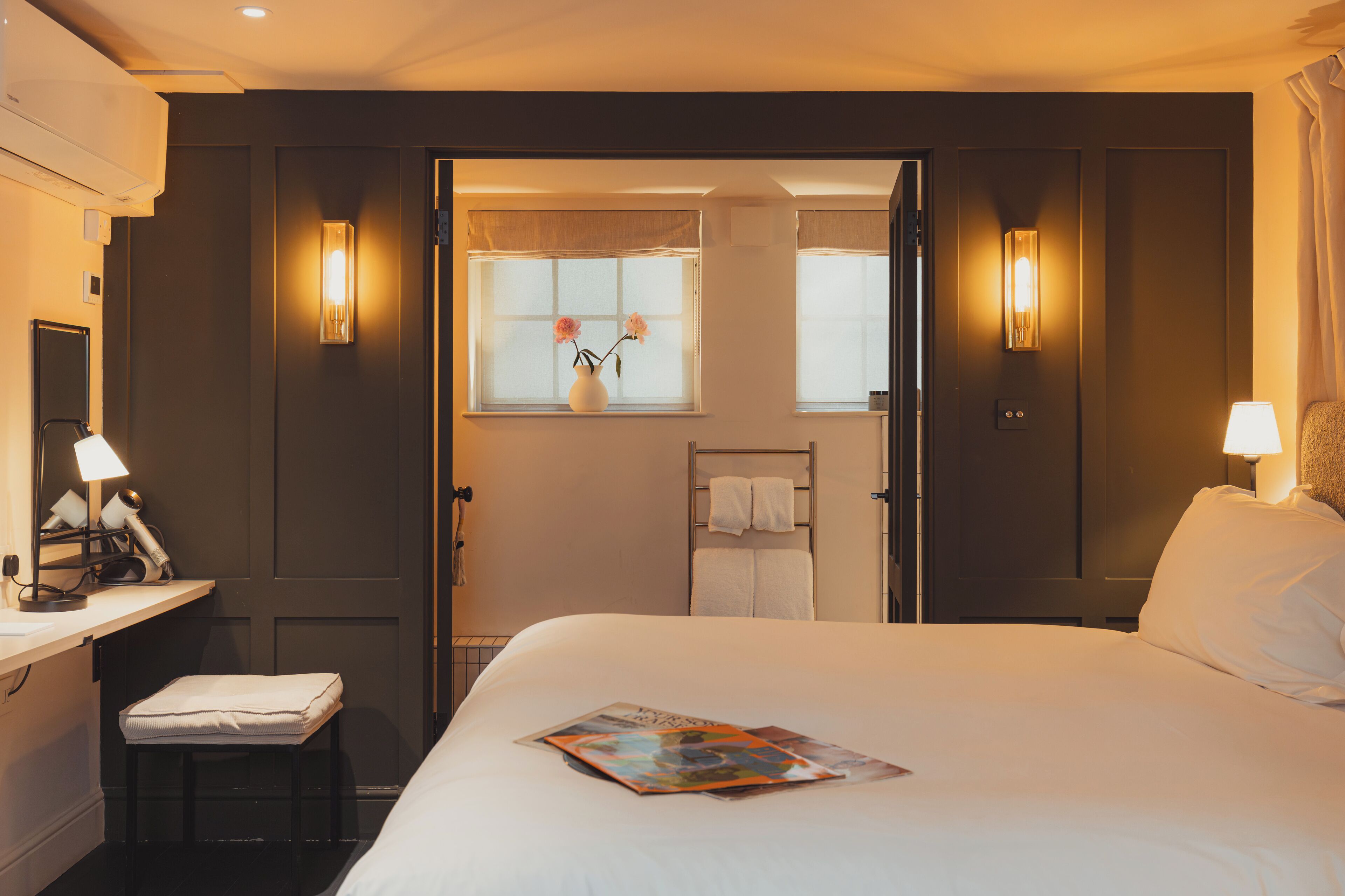 coach house guest room | egyptian cotton sheets, individually decorated, individually furnished