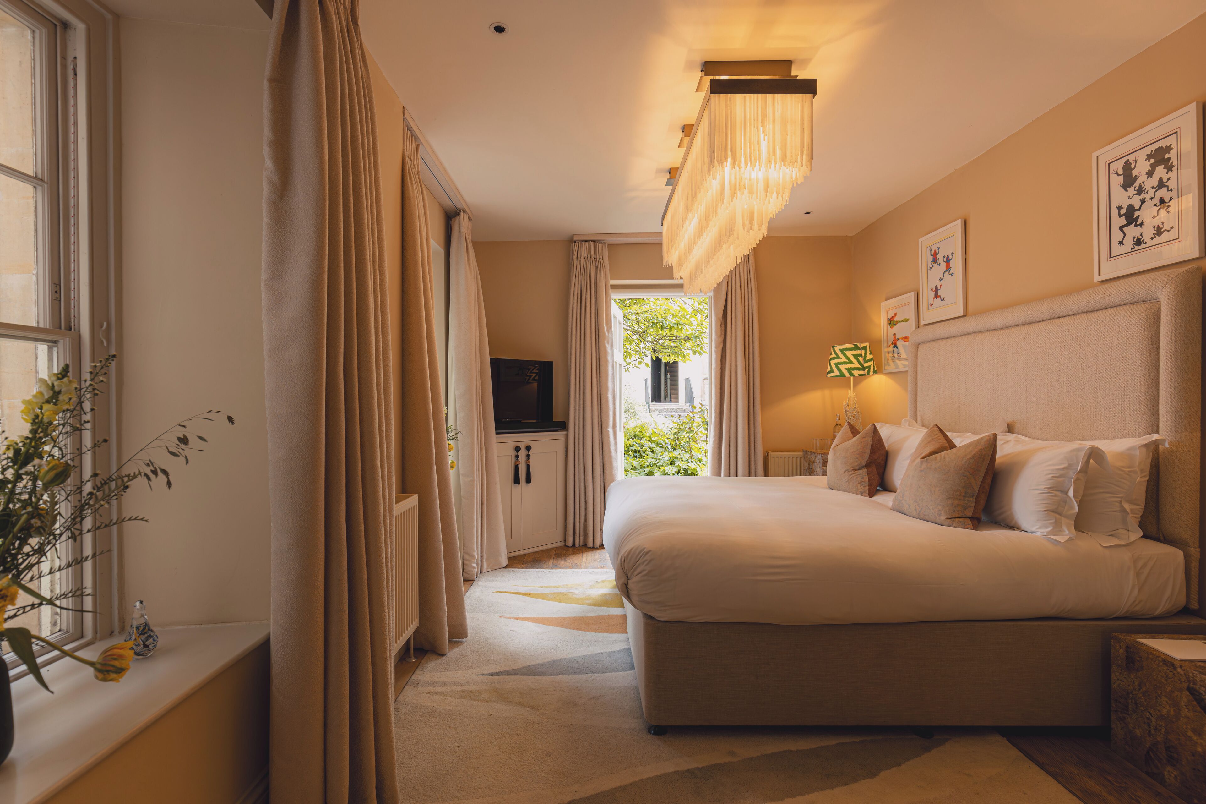 suite (hideout) | egyptian cotton sheets, individually decorated, individually furnished