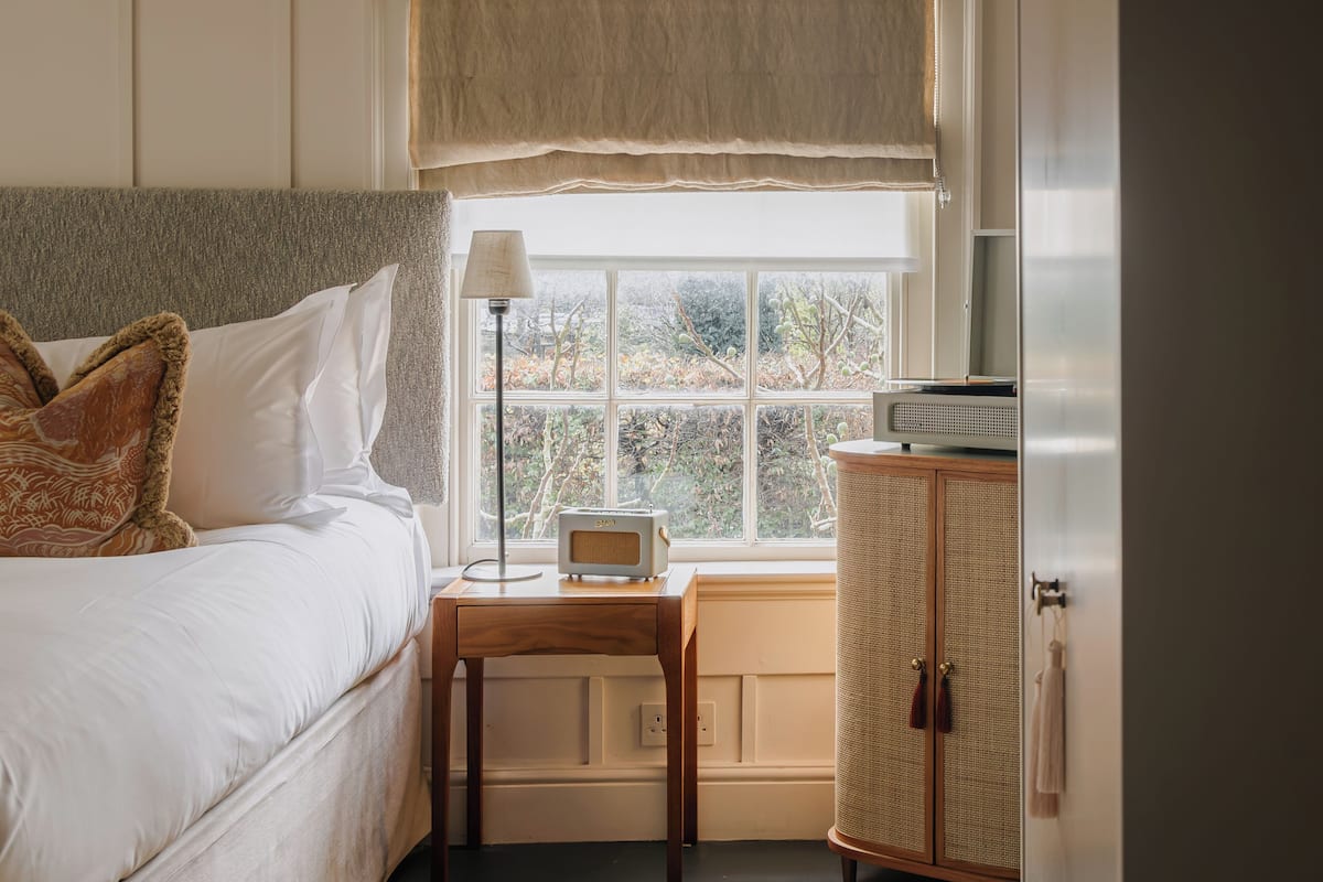 Coach House Guest Room | Egyptian cotton sheets, blackout drapes, iron/ironing board (on request)