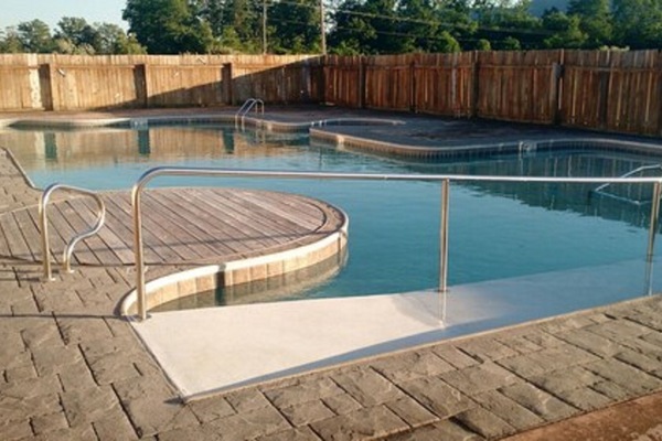 Seasonal outdoor pool, open 7:00 AM to 9:00 PM, free cabanas