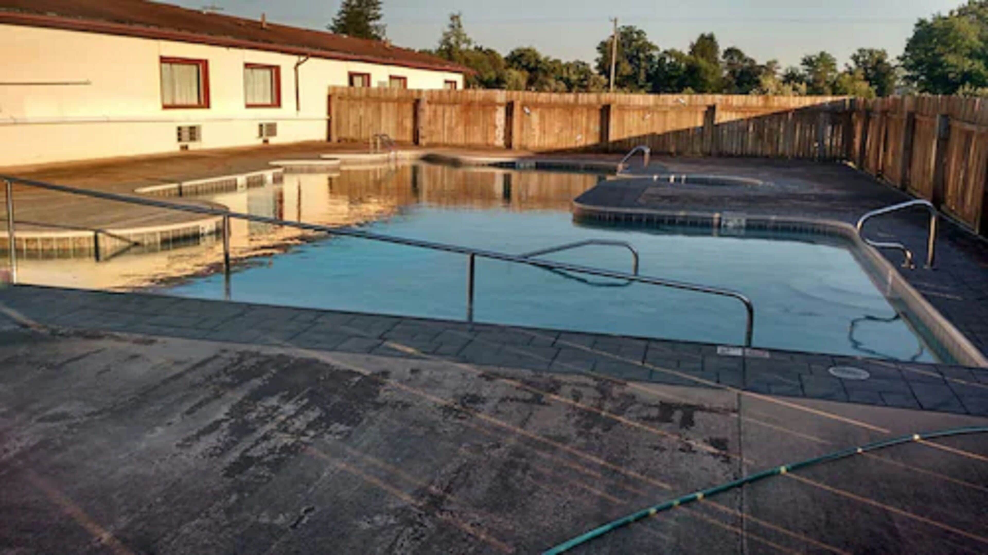 Außenpool (je nach Saison geöffnet), Cabañas (kostenlos), Liegestühle