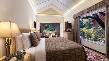 Superior Room, 1 King Bed, Garden View | Premium bedding, minibar, in-room safe, desk