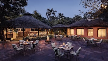 2 Restaurants, Frühstück, Mittagessen, Abendessen, internationale Küche