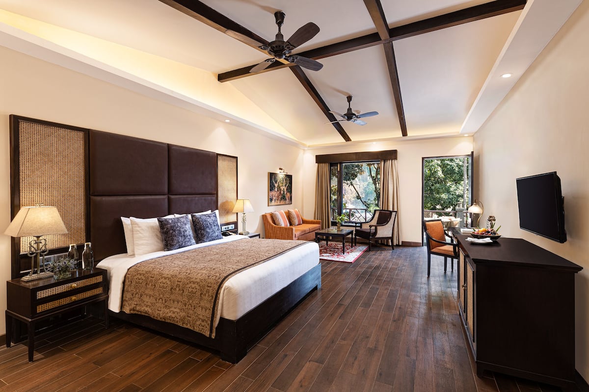 Casa de campo, 1 cama King size, vista al río (Resort) | Ropa de cama de alta calidad y minibar