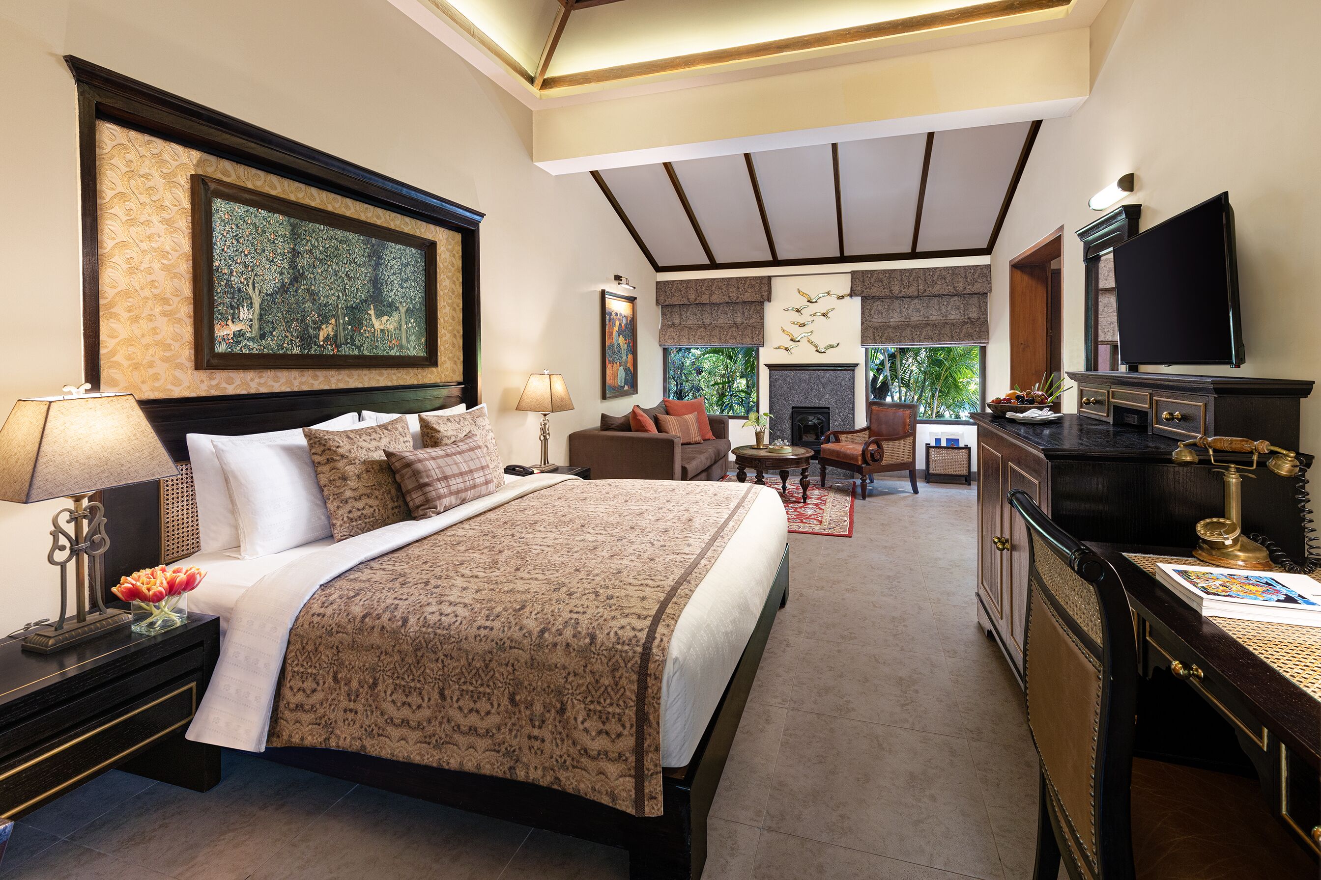 deluxe cottage king bed garden view | premium bedding, minibar, in-room safe, desk