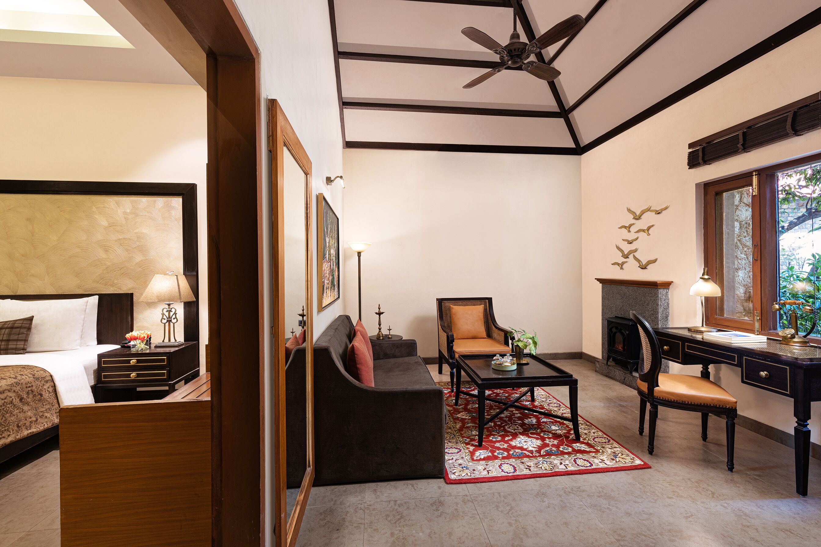 premium cottage king bed garden view | premium bedding, minibar, in-room safe, desk