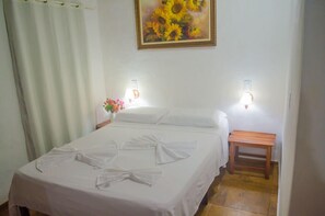 Camera tripla | Minibar, tende oscuranti, ferro/asse da stiro