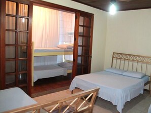 Deluxe Double Room | Minibar, blackout drapes, iron/ironing board, rollaway beds - Pousada Praia da Costa (Vila Velha)