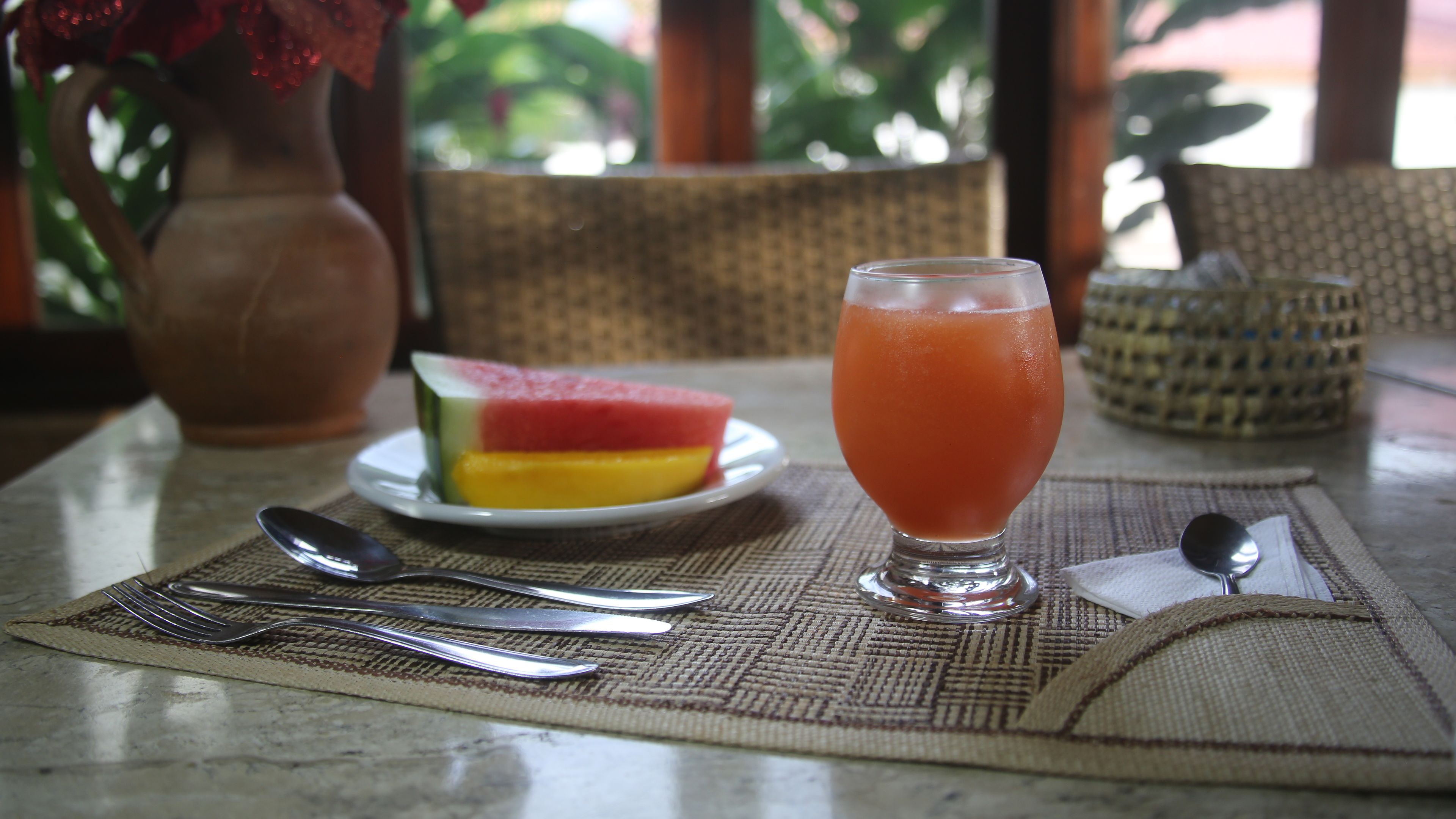 بوفيه فطور مجانًا يوميًا