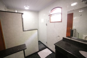 Apartment, 2 Schlafzimmer | Badezimmer
