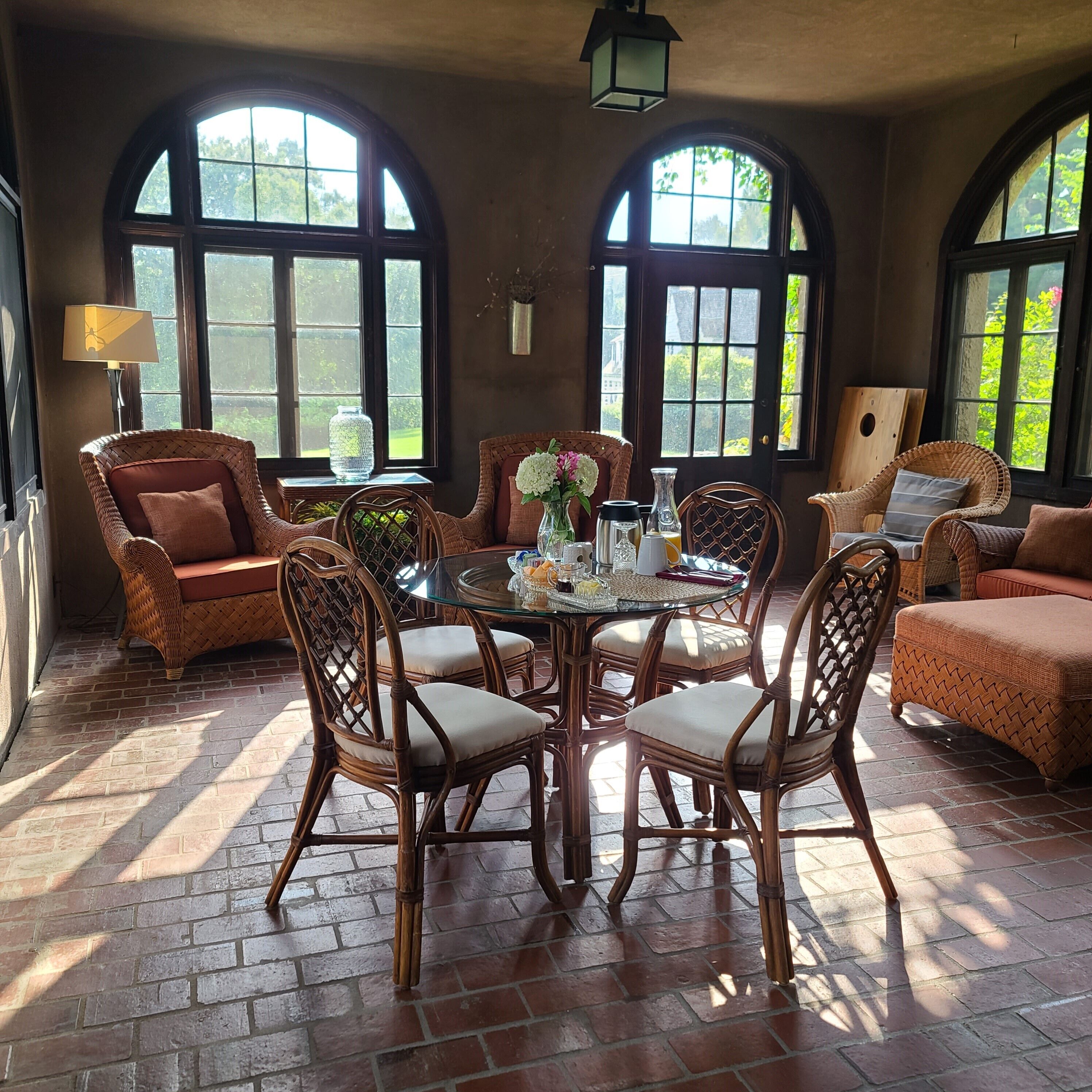 Suite – premium, 1 kingsize-seng, elveutsikt | Terrasse/patio