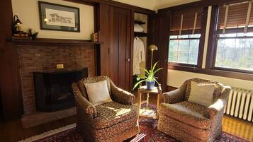 Premium Suite, 1 King Bed, River View | Bed sheets