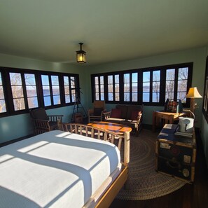 Suite Premium, 1 très grand lit, vue fleuve | Draps fournis