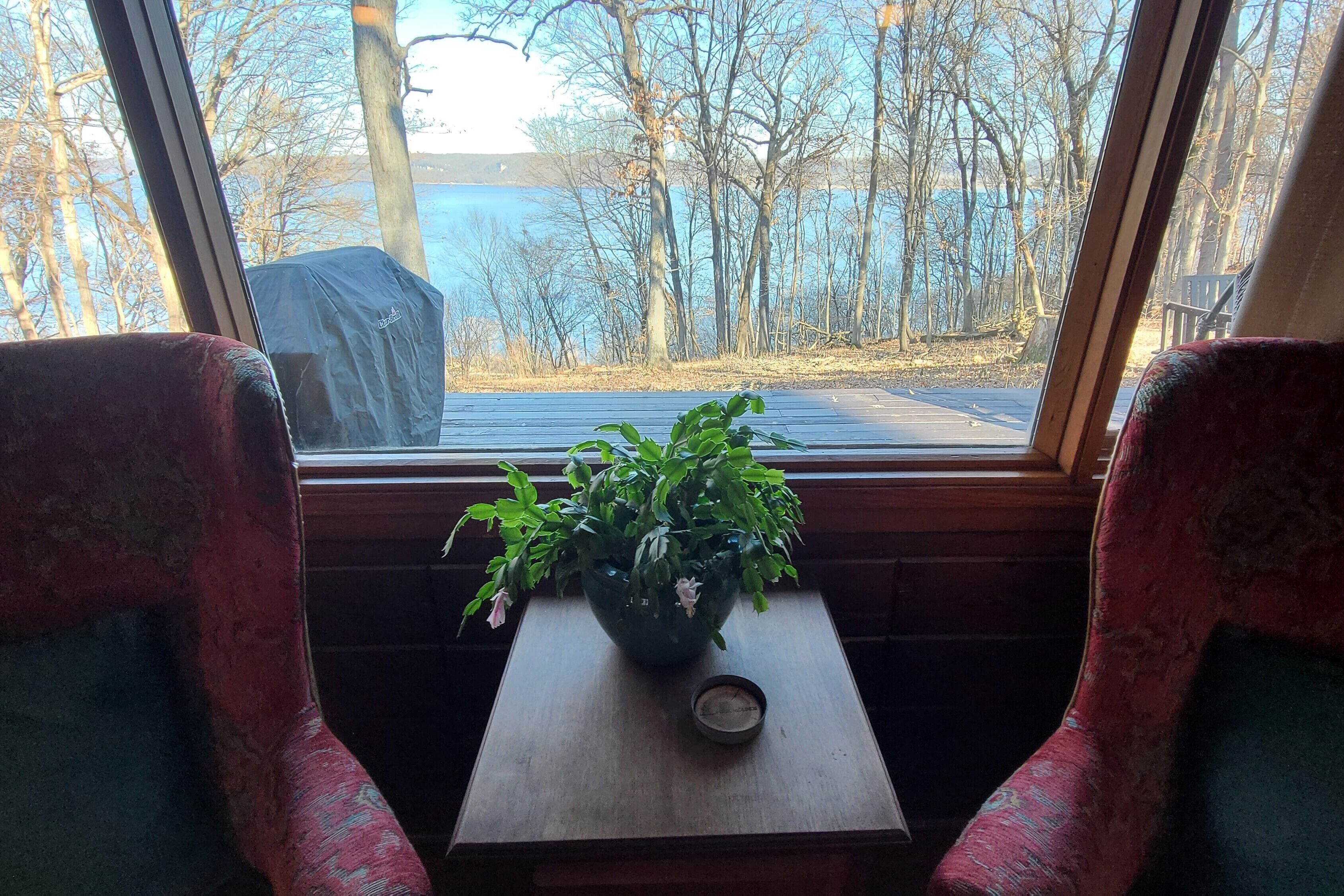 Hytte | Utsikt mot vann